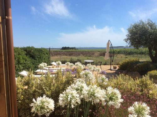 a garden with white flowers and a table at BdL Open Space in Marsala
