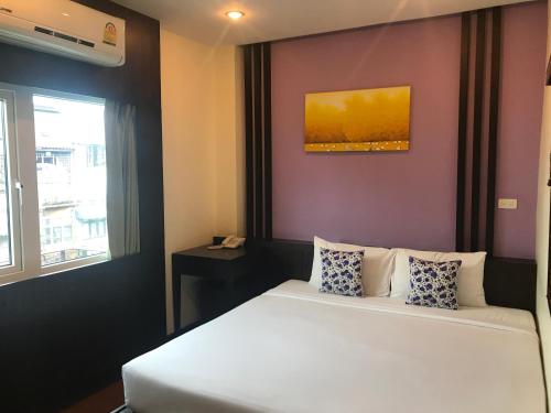 Postel nebo postele na pokoji v ubytování Tara Place Hotel Bangkok
