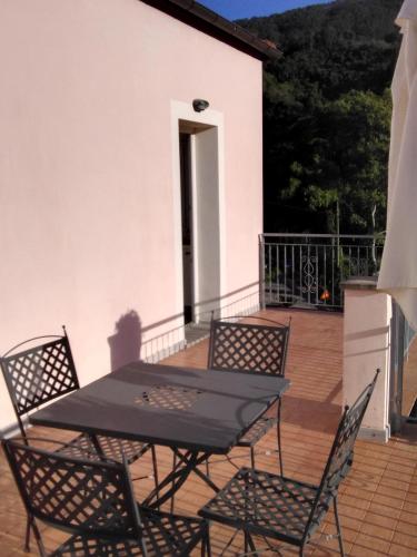 a patio with a table and chairs on a deck at Costa Morroni in Levanto