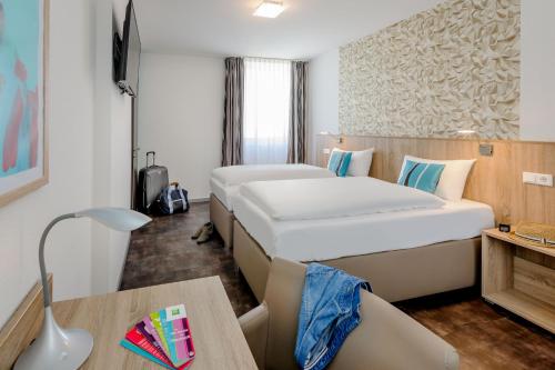 Postel nebo postele na pokoji v ubytování ibis Styles Arnsberg Sauerland