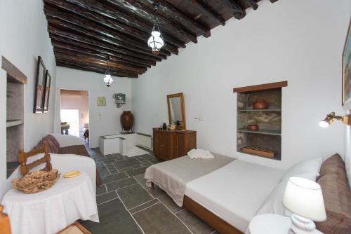 Gallery image of Aris & Maria Houses in Kastron