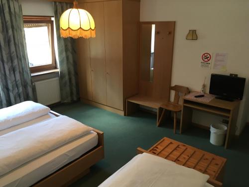 Ένα ή περισσότερα κρεβάτια σε δωμάτιο στο Garnì Astor