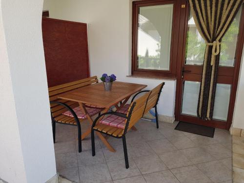 Gallery image of Apartment Ruzmarin in Šilo