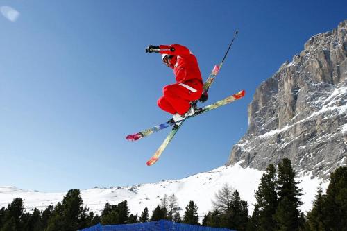 a person doing a jump on skis in the air at Garni Waltoy in Selva di Val Gardena