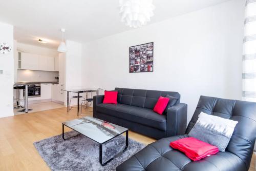 Kuchyň nebo kuchyňský kout v ubytování Flexible SelfCheckIns 9 - Zagreb - Garage - Electric vehicle ccharger - Loggia - New - Apartments Repinc 9