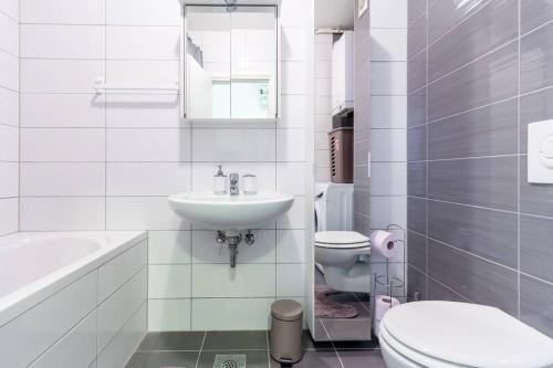 Kúpeľňa v ubytovaní Flexible SelfCheckIns 9 - Zagreb - Garage - Electric vehicle ccharger - Loggia - New - Apartments Repinc 9