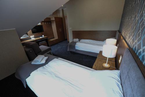 Ένα ή περισσότερα κρεβάτια σε δωμάτιο στο Hotel Rudnik
