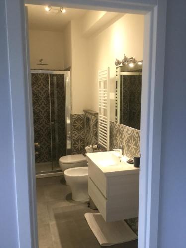 a bathroom with a toilet and a sink at Dimora 16 Rooms & Garden in Prato