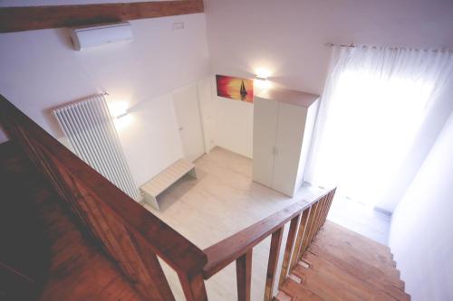 a room with a staircase with a window and a stair case at IL VIAGGIATORE VIA INDIPENDENZA B&B in Gaeta