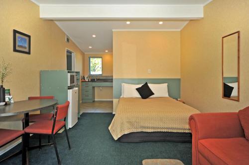 En eller flere senger på et rom på A'La Vista Motel