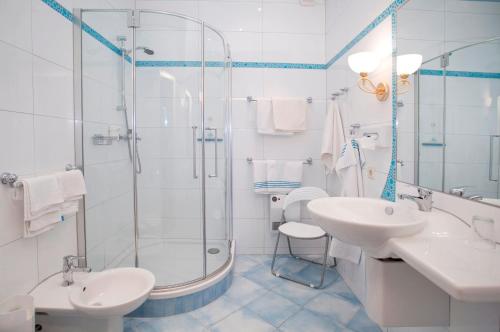 Ванна кімната в Apartments im Garten - Haus Daniela