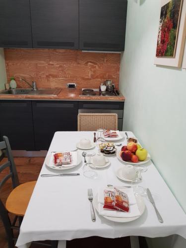 Zona de comedor en el apartamento