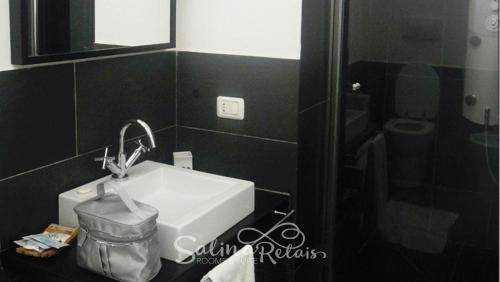 Kylpyhuone majoituspaikassa SalinaRelais Rooms&Suite