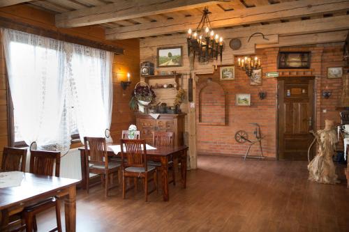 a dining room with a table and chairs at OBERŻA in Borsuki