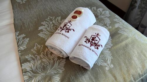 two towels sitting on top of a table at Willa Różana - Apartamenty i Pokoje Gościnne in Sandomierz