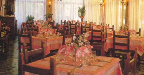 A restaurant or other place to eat at Albergo San Cristoforo