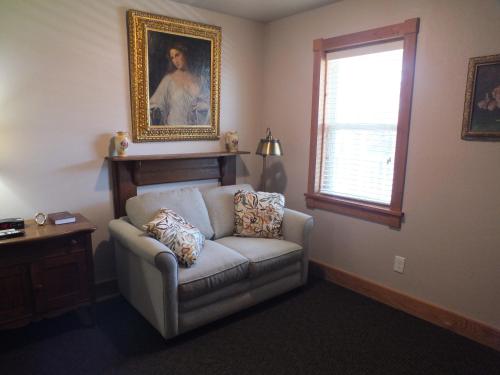a living room with a couch and a painting on the wall at Scarborough Inn in Manteo
