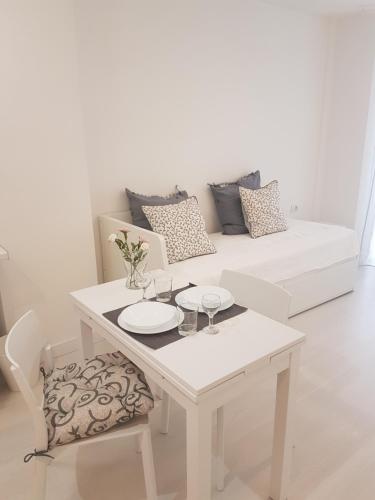 a white living room with a white table and a couch at Los Cristianos to enjoy, relax and live the ocean! in Los Cristianos