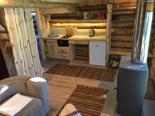 Una cocina o cocineta en Hiie Talu