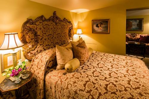 Russell Manor Bed & Breakfast – Photos 2