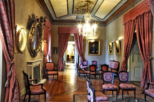 a living room with chairs and a chandelier at Hotel Casa Real - Viña Santa Rita in Santiago