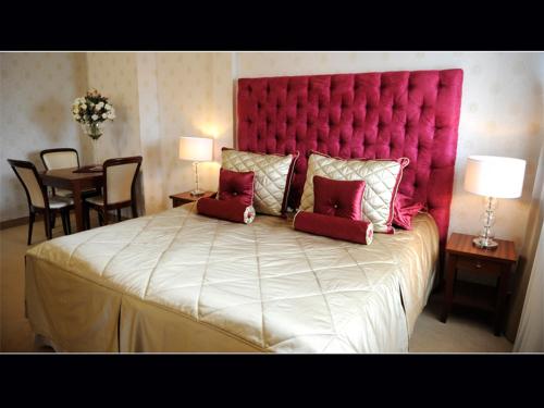 Łóżko lub łóżka w pokoju w obiekcie Hotel Skala
