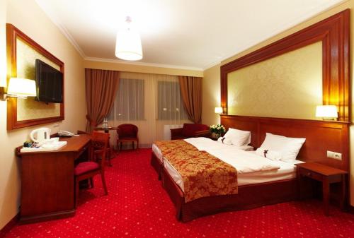
Łóżko lub łóżka w pokoju w obiekcie Hotel Grodzki Business & Spa
