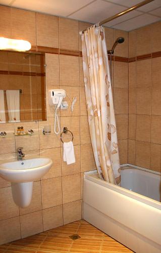 Bilik mandi di Hotel Izvora - Garden Retreat