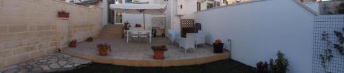 a building with a courtyard with potted plants and an umbrella at B&B Excelsior in Lecce