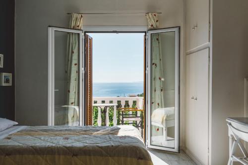 Posteľ alebo postele v izbe v ubytovaní Panorama Apartments updated with infinity pool