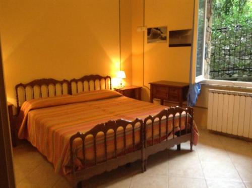 a bedroom with a bed and a window at Casa Vacanza Angela in Bonassola