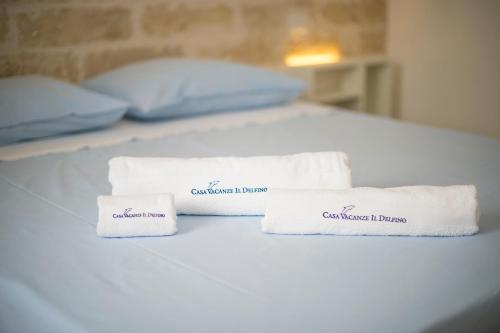 two towels are sitting on a bed at Il Delfino in Pisticci