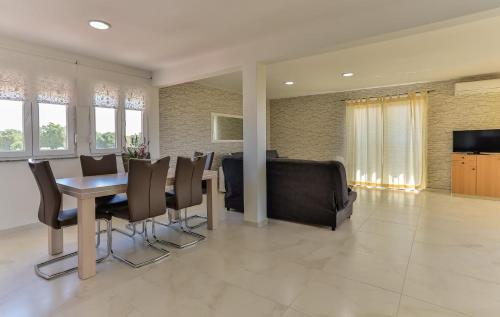 a dining room with a table and chairs at Apartments Dora Victoria Dream in Medulin