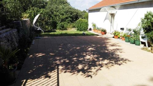 Κήπος έξω από το Holiday home Gudelj