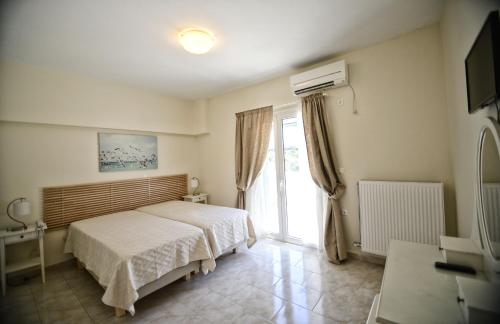 Postel nebo postele na pokoji v ubytování Peskesi Ikaria