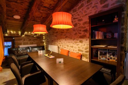 a dining room with a table and two lamps at Albergue Valderrobres Auto check-in in Valderrobres