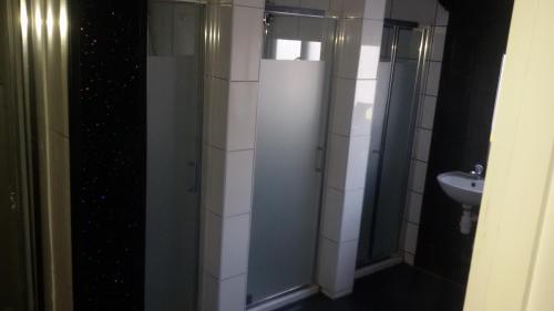 Koupelna v ubytování Budget Hostel