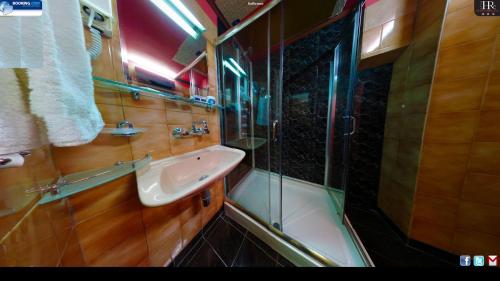 Bathroom sa Rimini Club Inn & Suites