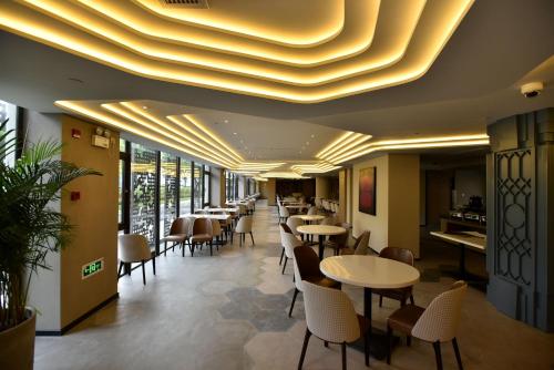 Gallery image of SHANGHAI-DECO Hotel-Free shuttle bus from Pudong Airport and Disneylan in Shanghai