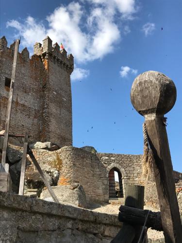 an old castle with a tower in the background at Hotel Medieval® de Penedono in Penedono