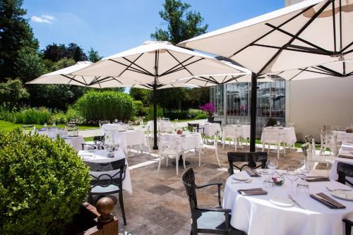 Κήπος έξω από το Château Belmont Tours by The Crest Collection