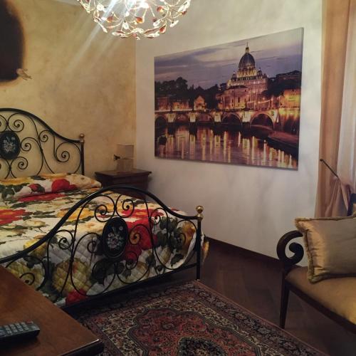 a bedroom with a bed and a painting on the wall at Villa Fontana Saia in Paola