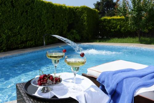 Bazén v ubytování Alexandra Beach Spa Resort nebo v jeho okolí