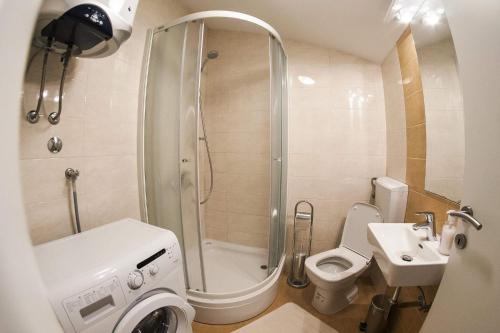 Koupelna v ubytování Apartments Leut