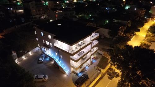 Το κτήριο όπου στεγάζεται  το διαμέρισμα