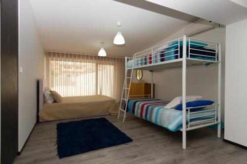 Двухъярусная кровать или двухъярусные кровати в номере Casa do Cerro