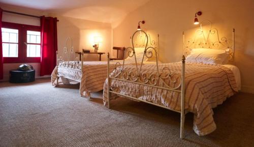 a bedroom with two beds in a room at Hotel Restaurant des Deux Rocs in Seillans