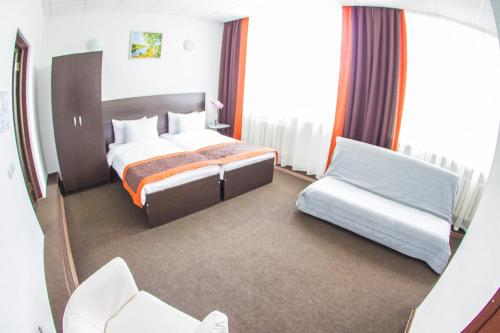 Un pat sau paturi într-o cameră la Отель Виктория - ZURO