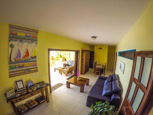 a living room with a couch and a table at Pousada Azul Marinho in Canoa Quebrada