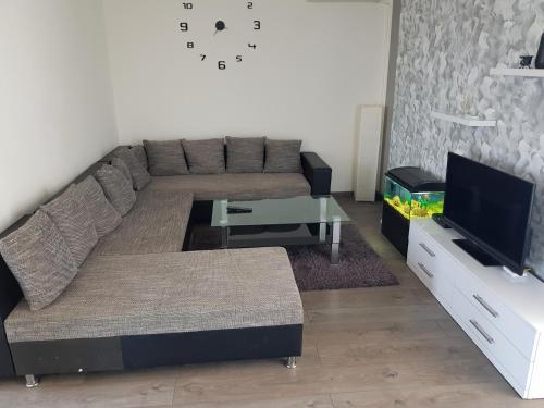 En sittgrupp på Apartman Đuzel